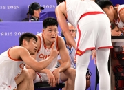 开云体育-立陶宛篮球选手团结进攻，领跑比赛