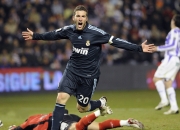 开云官网-西甲国家德比之夜，浓眉关键制胜，跨界英雄的传奇时刻