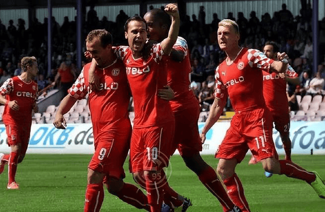 关于柏林赫塔在主场险胜，挽回颓势的信息