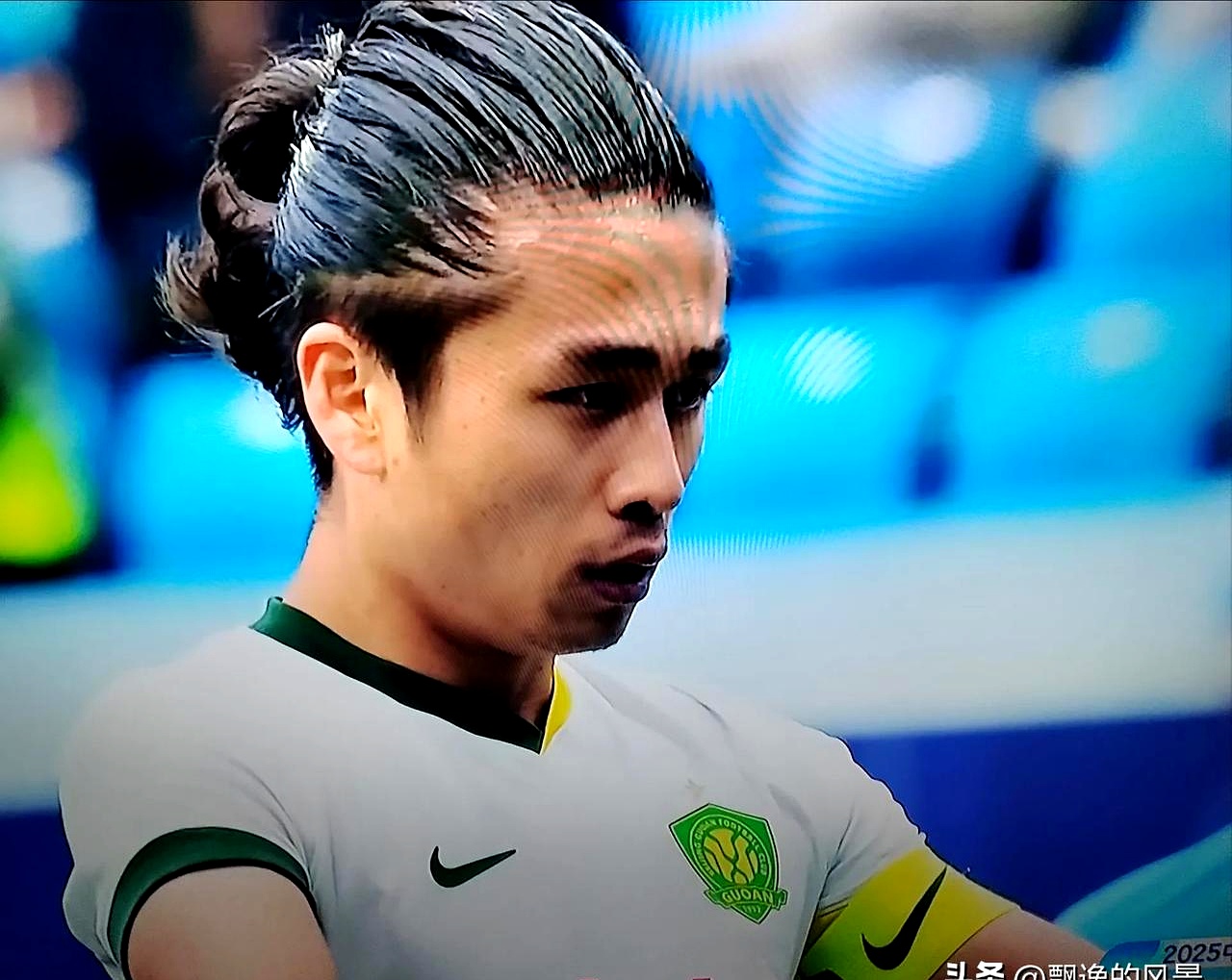 年轻队员表现抢眼,球队士气高涨 年轻队员表现抢眼,球队士气高涨