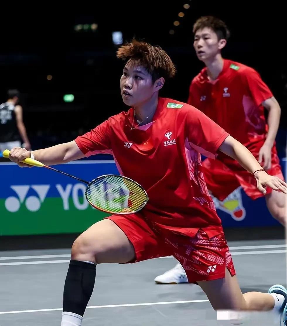 包含羽毛球选手优势明显，轻松取胜的词条