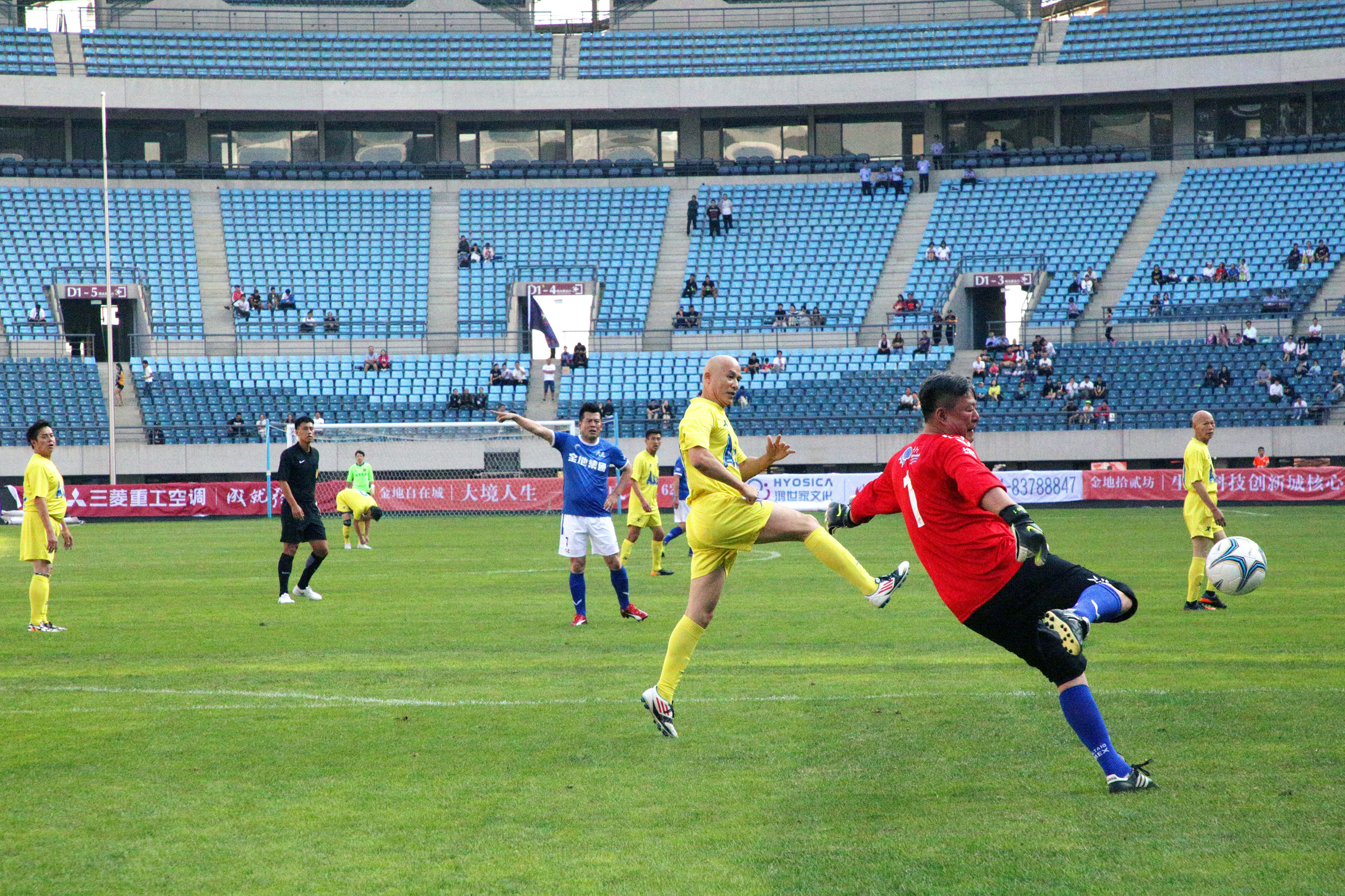 关于足坛传奇名宿举办慈善赛,救助弱势群体的信息 关于足坛传奇名宿举办慈善赛,救助弱势群体的信息