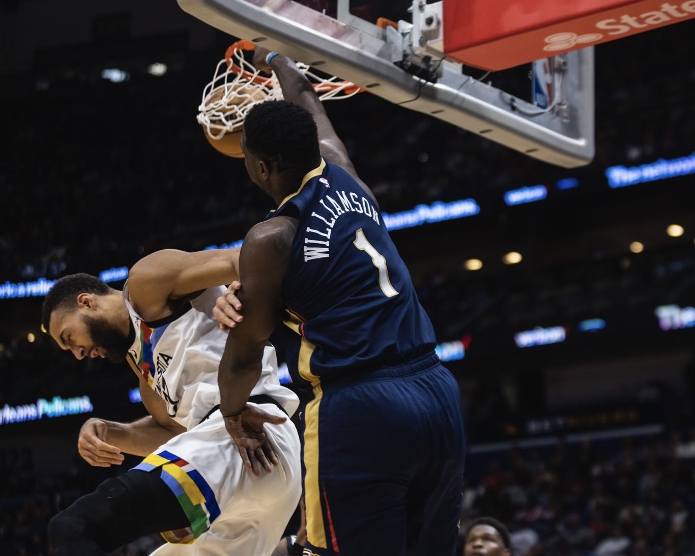 鹈鹕轻取上海队,戈贝尔高光表现的简单介绍 鹈鹕轻取上海队,戈贝尔高光表现的简单介绍