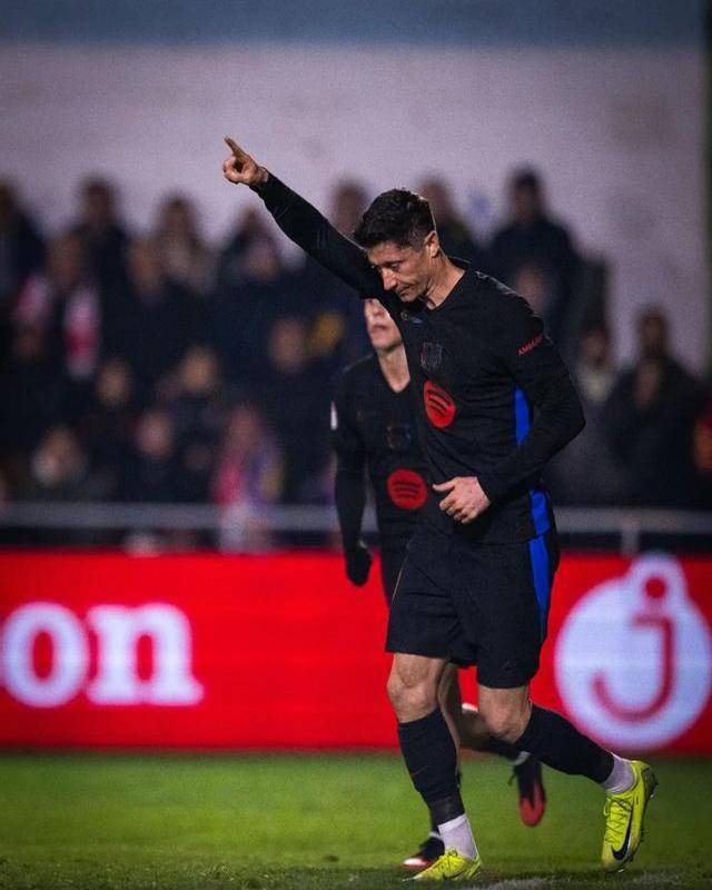 莱万多夫斯基梅开二度,拜仁慕尼黑轻松晋级的简单介绍 莱万多夫斯基梅开二度,拜仁慕尼黑轻松晋级的简单介绍