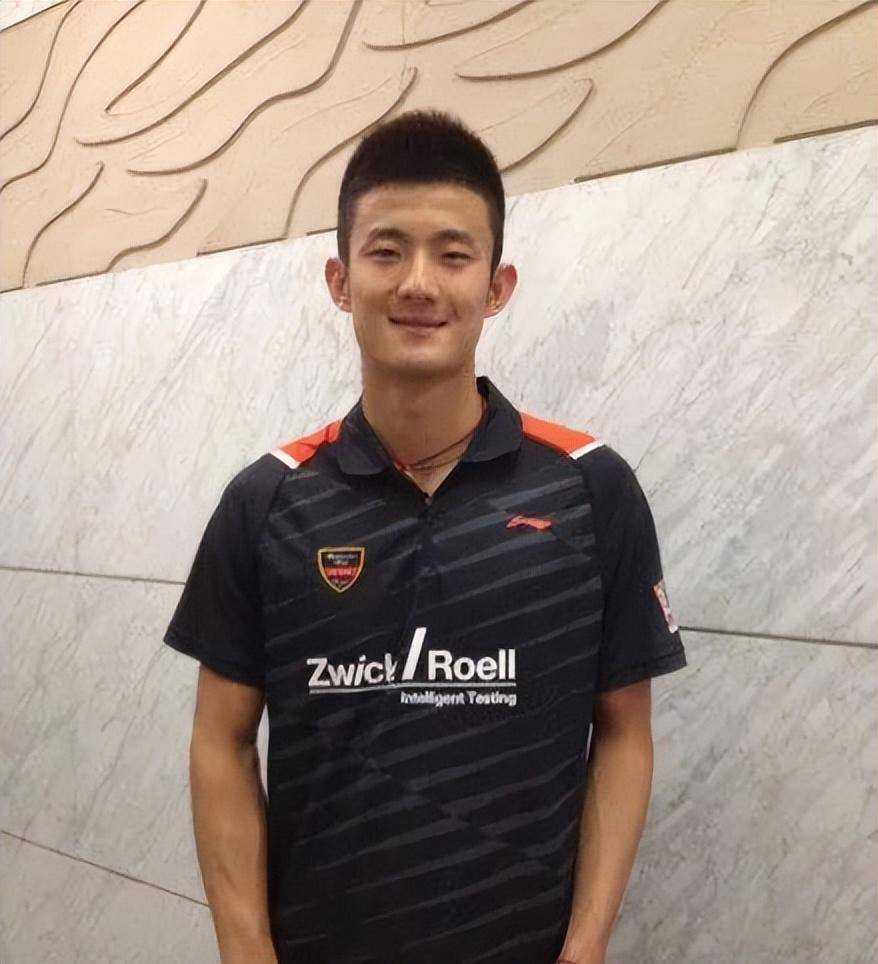 包含中国羽毛球队轻取马来西亚羽毛球队，谌龙惊艳世界的词条