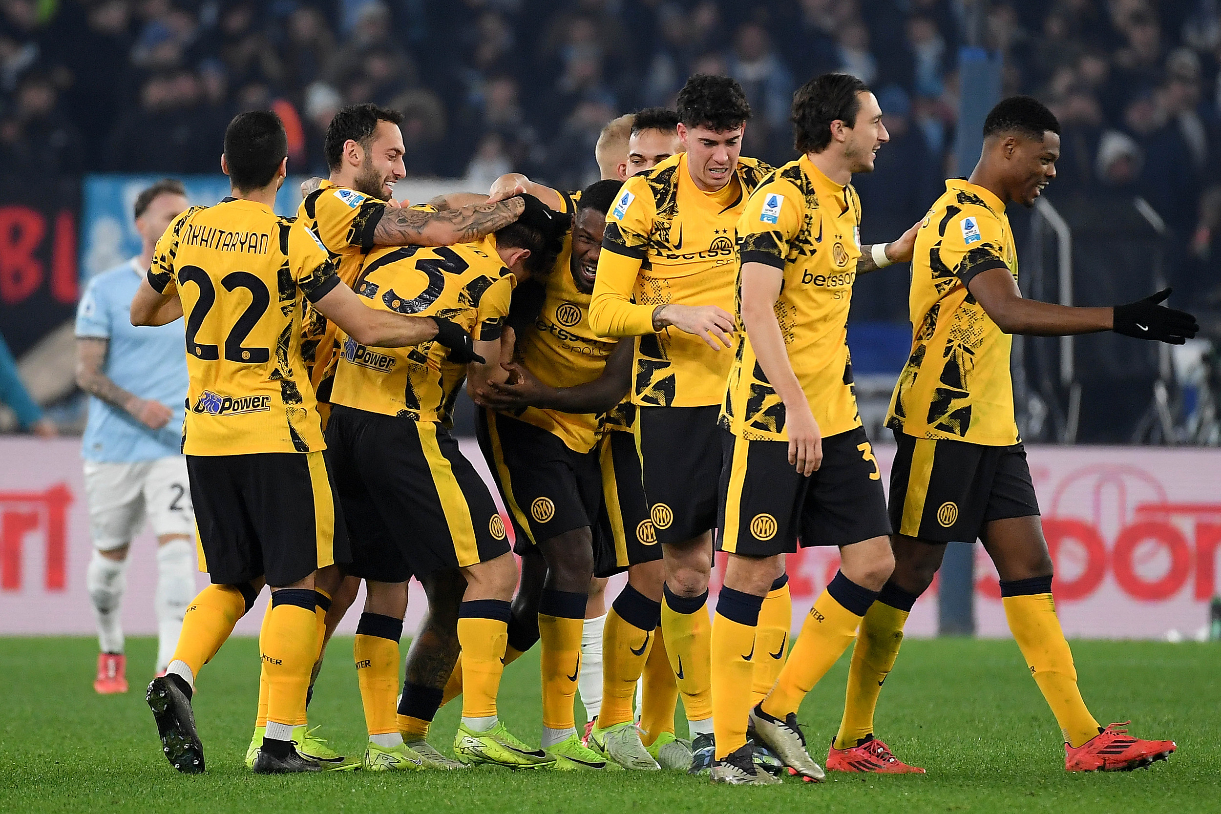 拉齐奥中场大将回归赛场，全队士气高涨的简单介绍