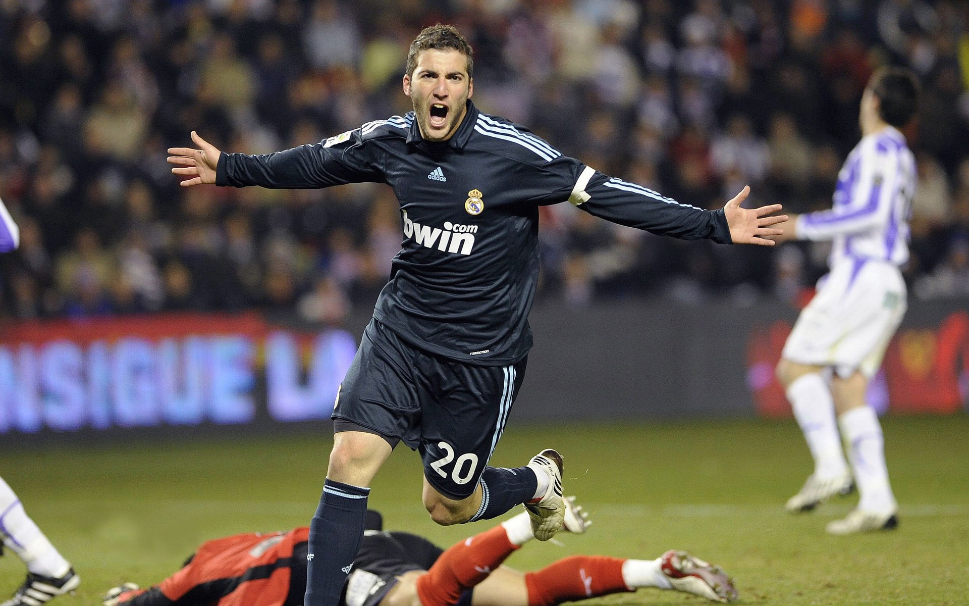 橙衣风暴，迪亚斯一锤定音，荷兰逆转英格兰的战术革命