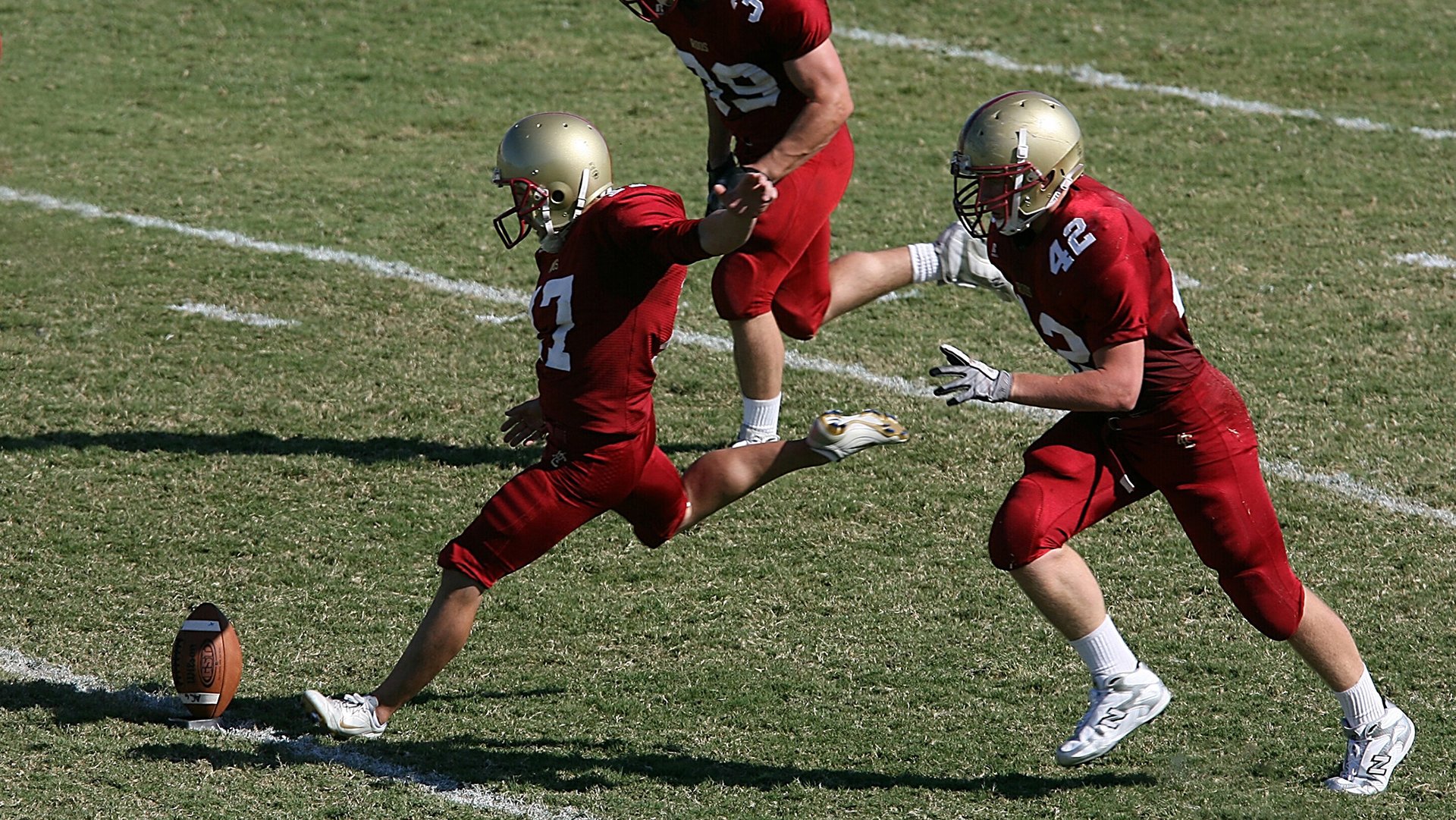 赛道风云，红牛车队轻取红牛二队，诺里斯刷新单圈纪录