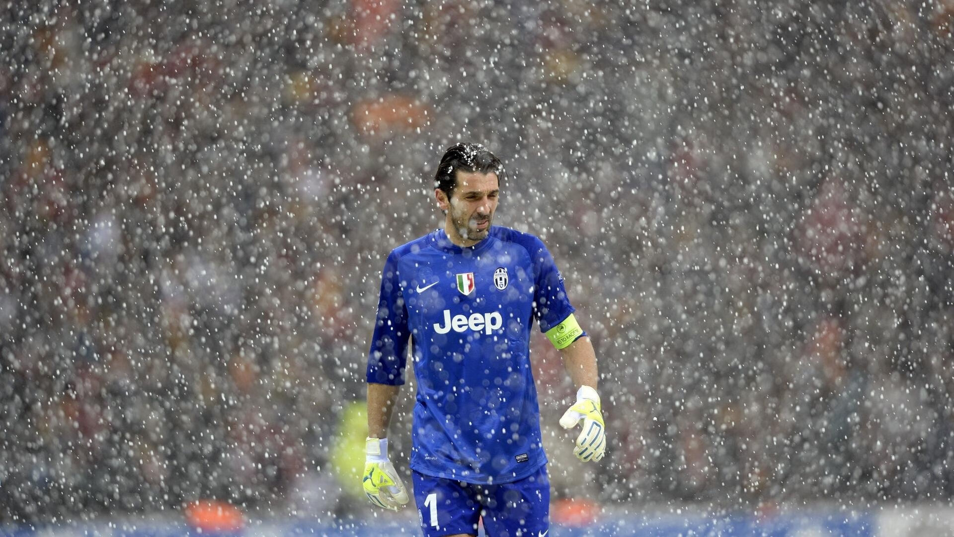 赛道上的双重奏鸣，红牛二队绝杀迈凯伦，勒克莱尔统治全场